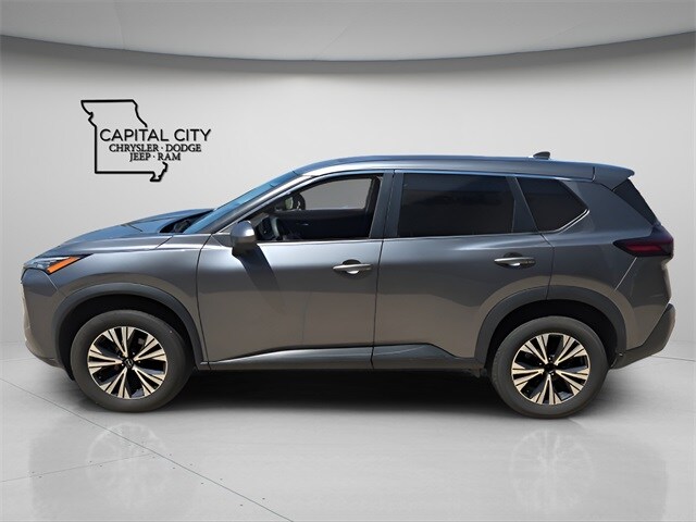 2022 Nissan Rogue SV photo 3
