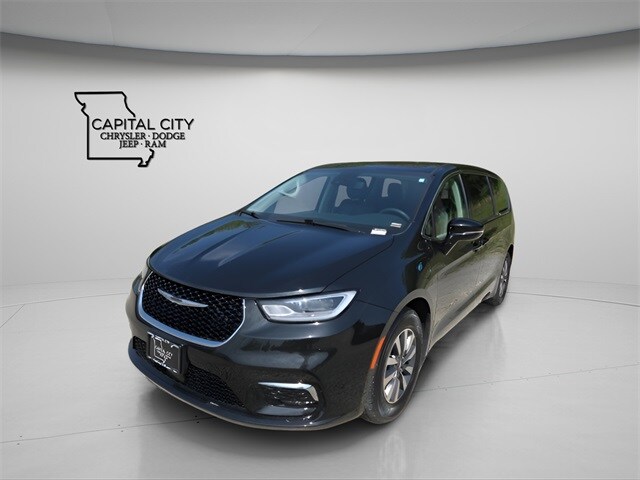 2024 Chrysler Pacifica Hybrid photo 3