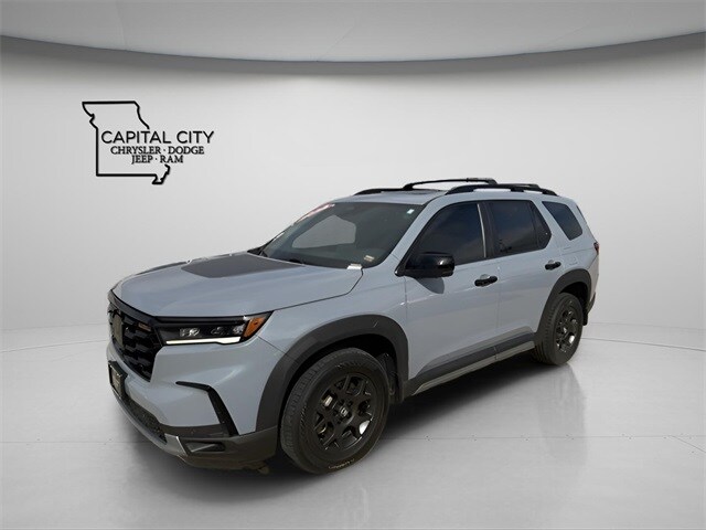 2023 Honda Pilot TrailSport photo 2