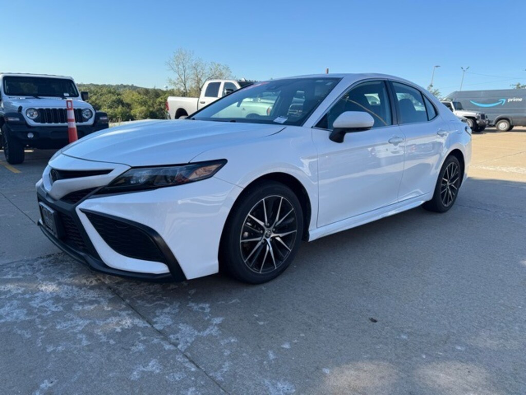Used 2024 Toyota Camry SE Sedan