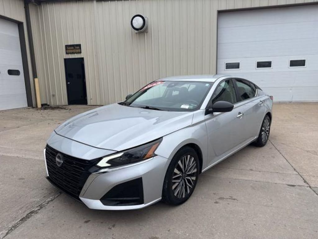 Used 2024 Nissan Altima 2.5 SV Sedan