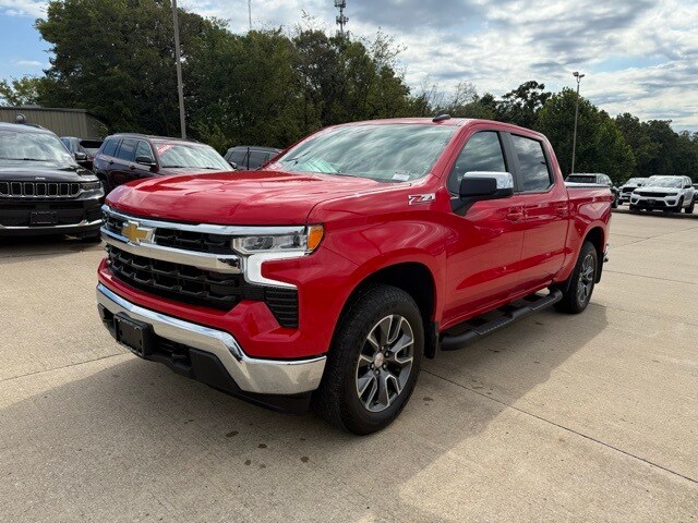 2025 Chevrolet Silverado 1500 LT photo 3