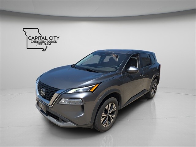 2022 Nissan Rogue SV photo 2