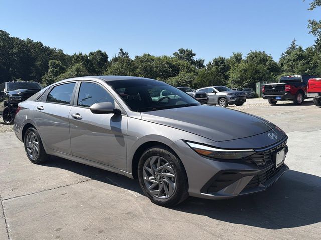 2024 Hyundai Elantra Hybrid Sedan 