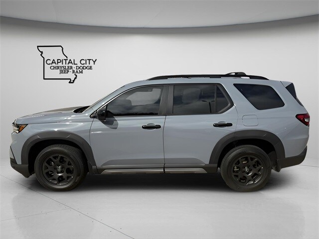 2023 Honda Pilot TrailSport photo 3