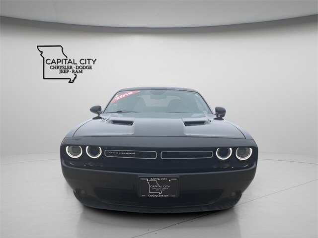 2018 Dodge Challenger SXT photo 2