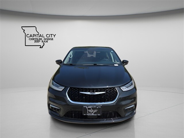 2024 Chrysler Pacifica Hybrid photo 2