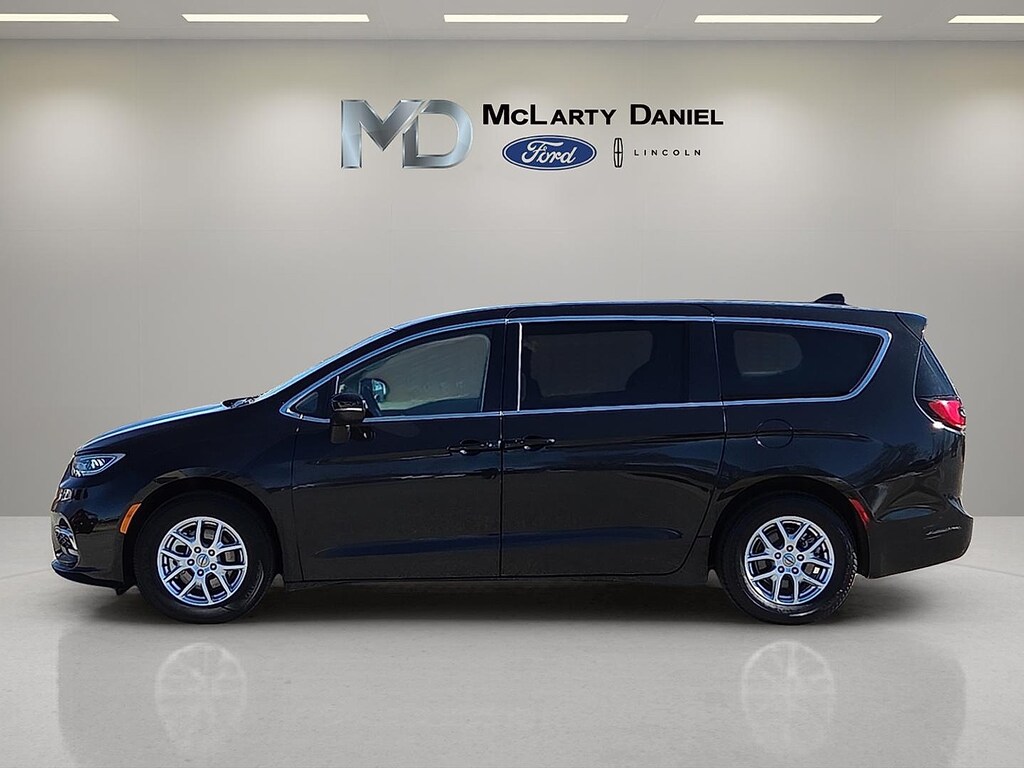 Used 2023 Chrysler Pacifica Touring L Minivan/Van