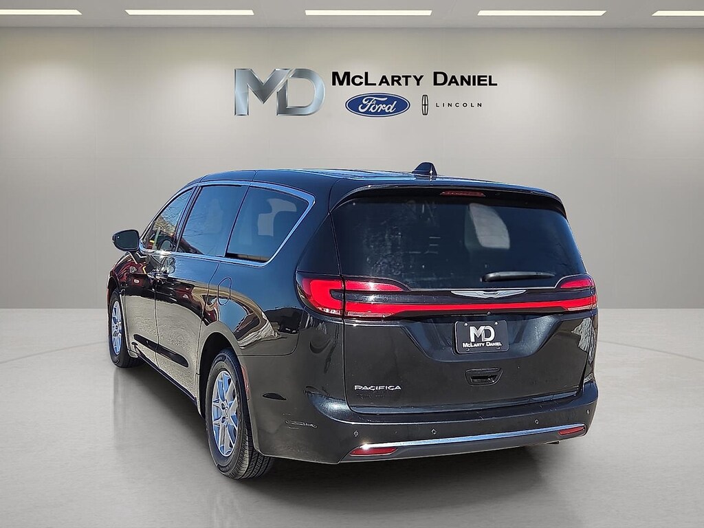 Used 2023 Chrysler Pacifica Touring L Minivan/Van