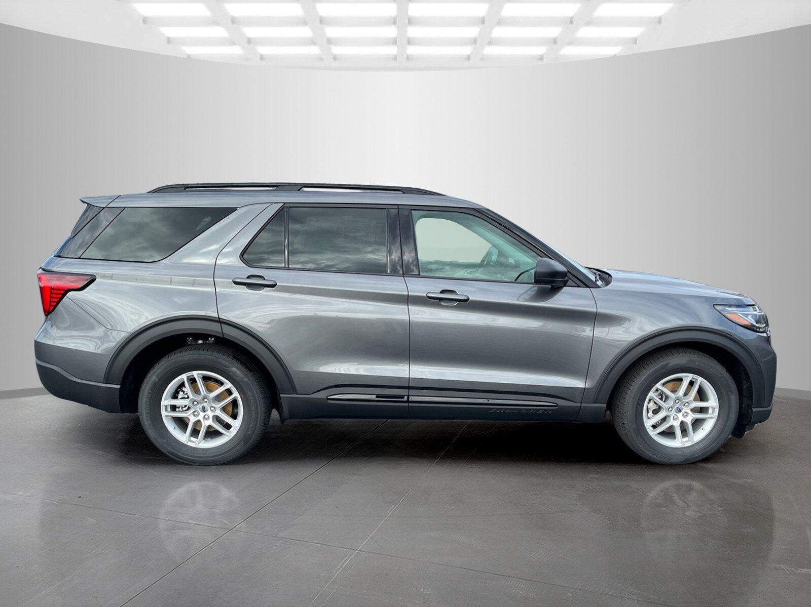 2026 Ford Explorer photo 3