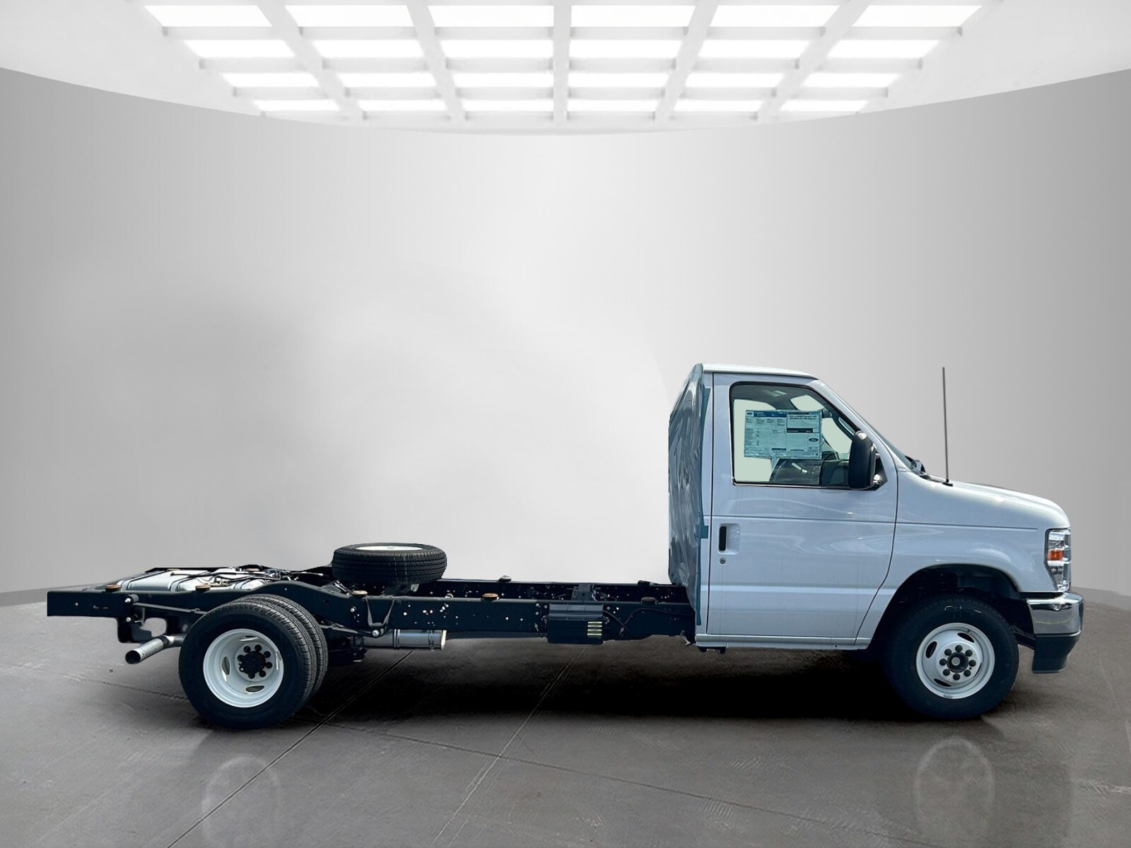 2026 Ford E-350 Base photo 3
