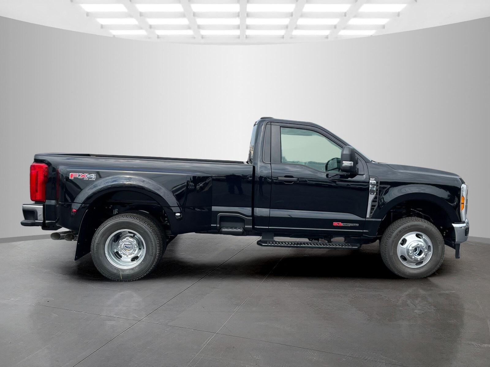 2026 Ford F-350 XLT photo 3
