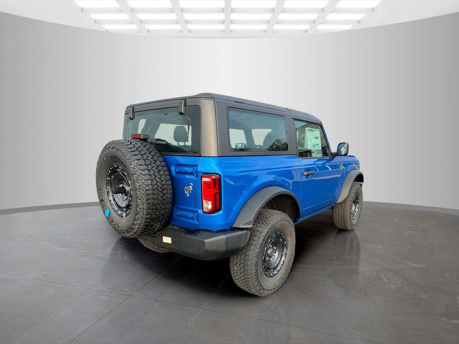 2025 Ford Bronco Base photo 3