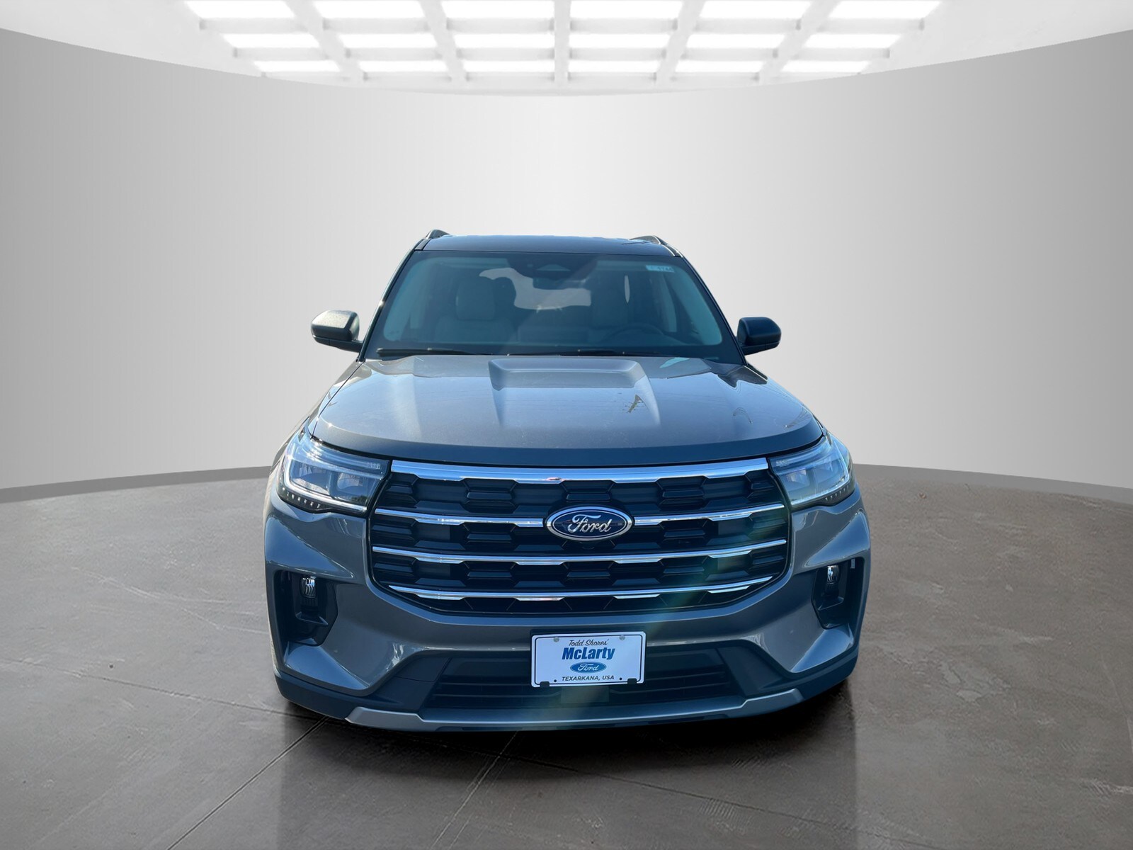 2025 Ford Explorer photo 2