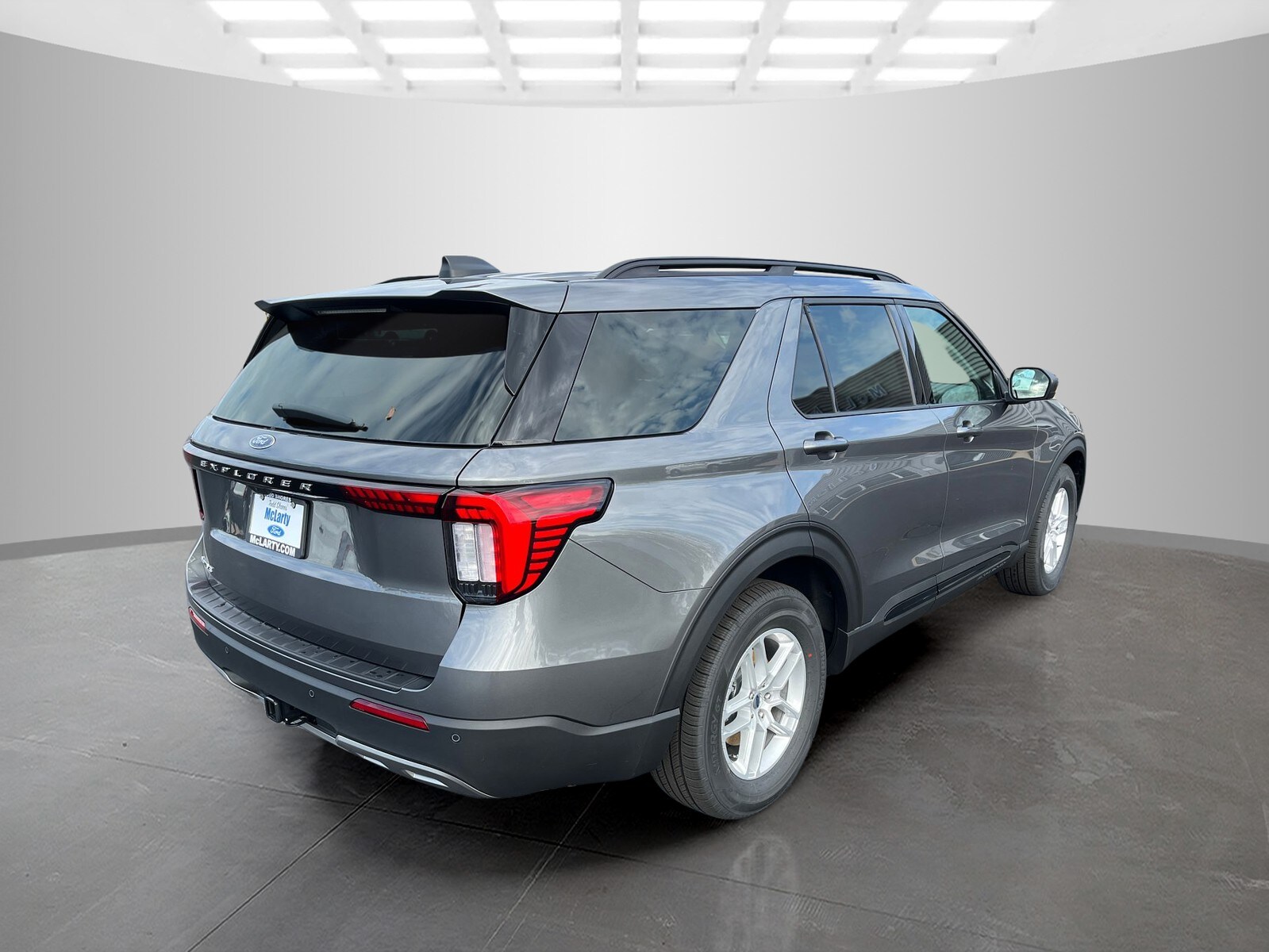 2026 Ford Explorer photo 4