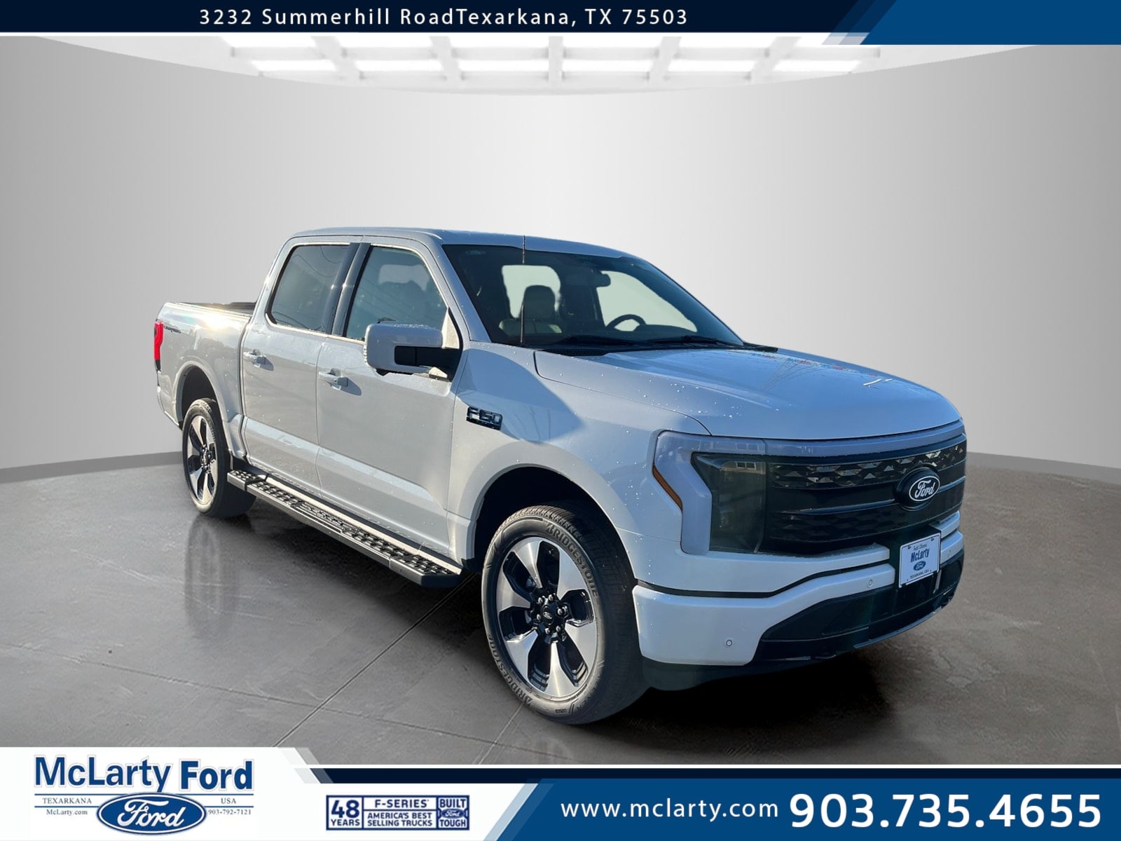 2025 Ford F-150 Lightning Platinum's photo