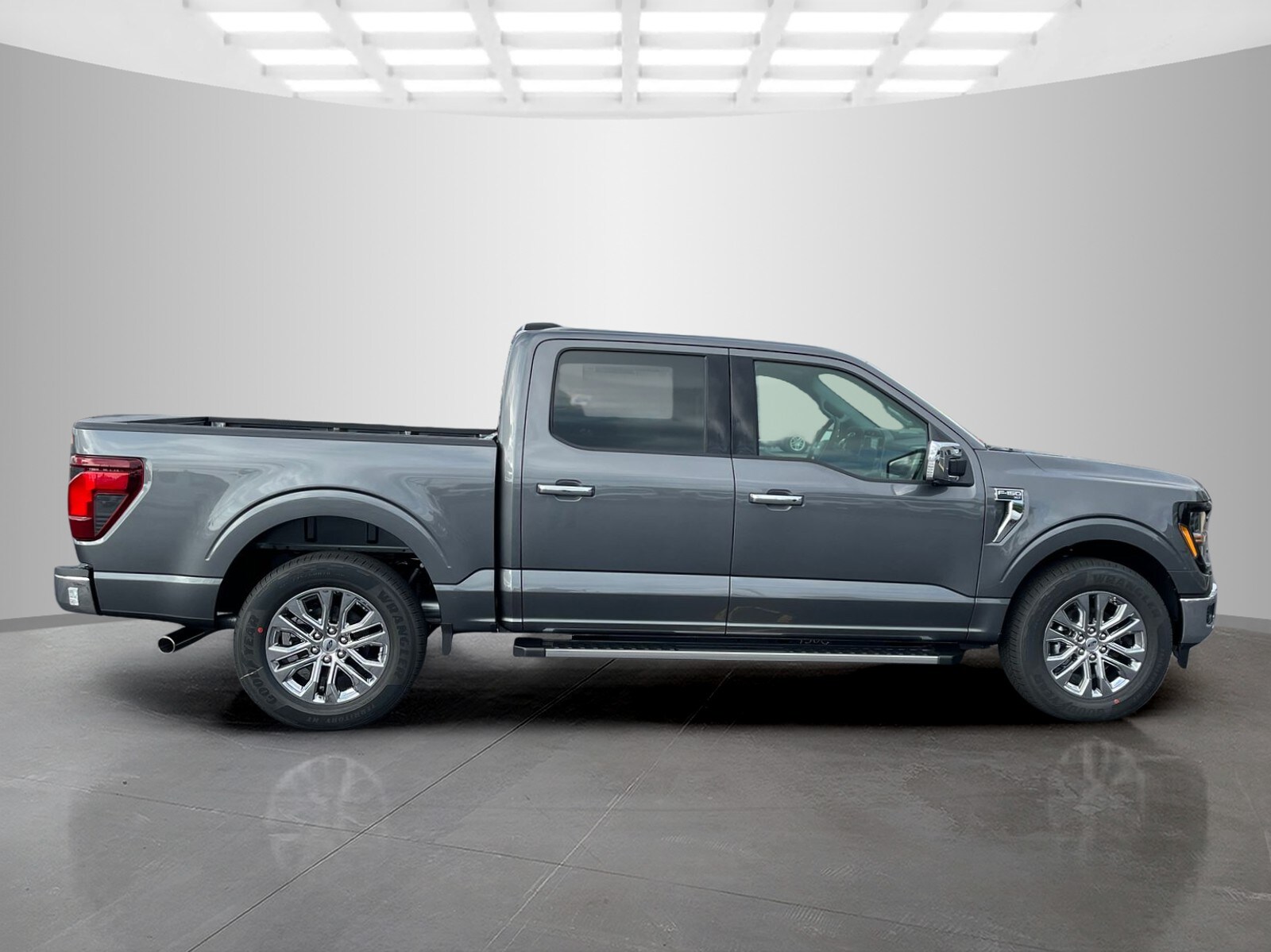 2025 Ford F-150 XLT photo 2