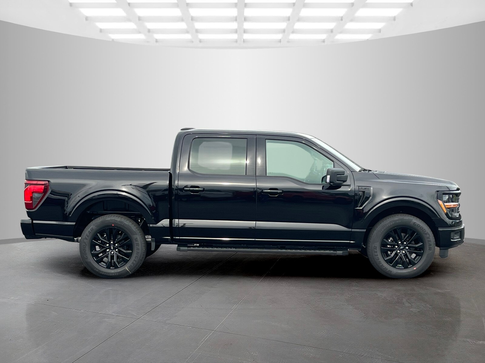 2025 Ford F-150 XLT photo 3