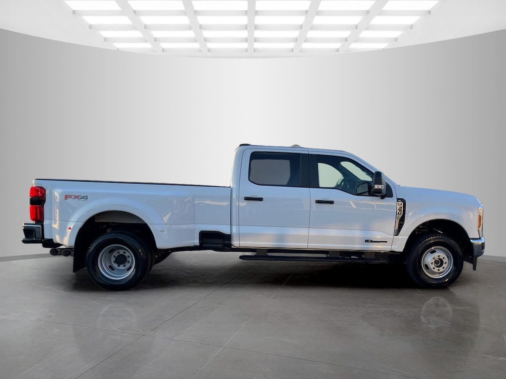 New 2026 Ford Super Duty F-350 DRW F-350 XL Crew Cab Pickup