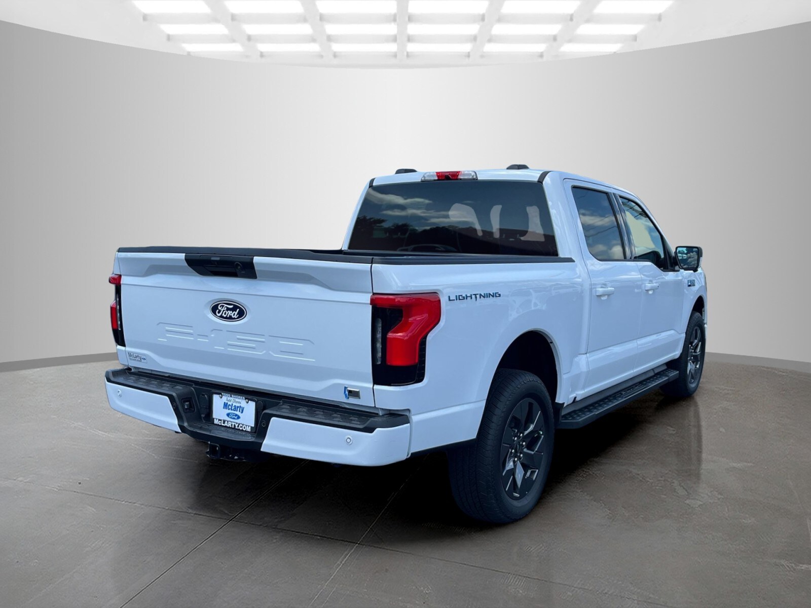 2025 Ford F-150 Lightning photo 4