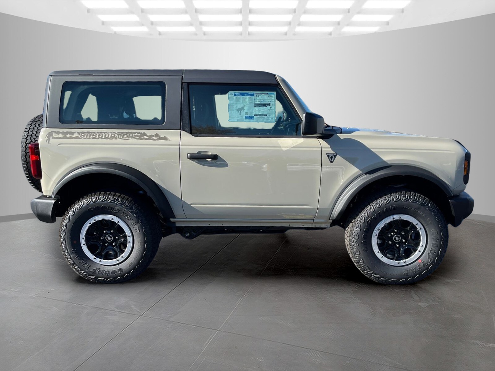 2025 Ford Bronco Base photo 3