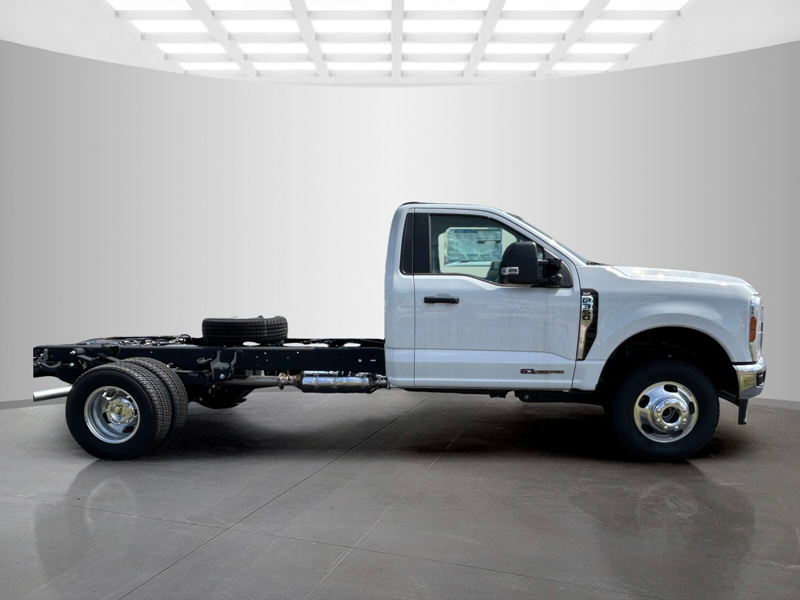 2024 Ford F-350 XLT photo 3