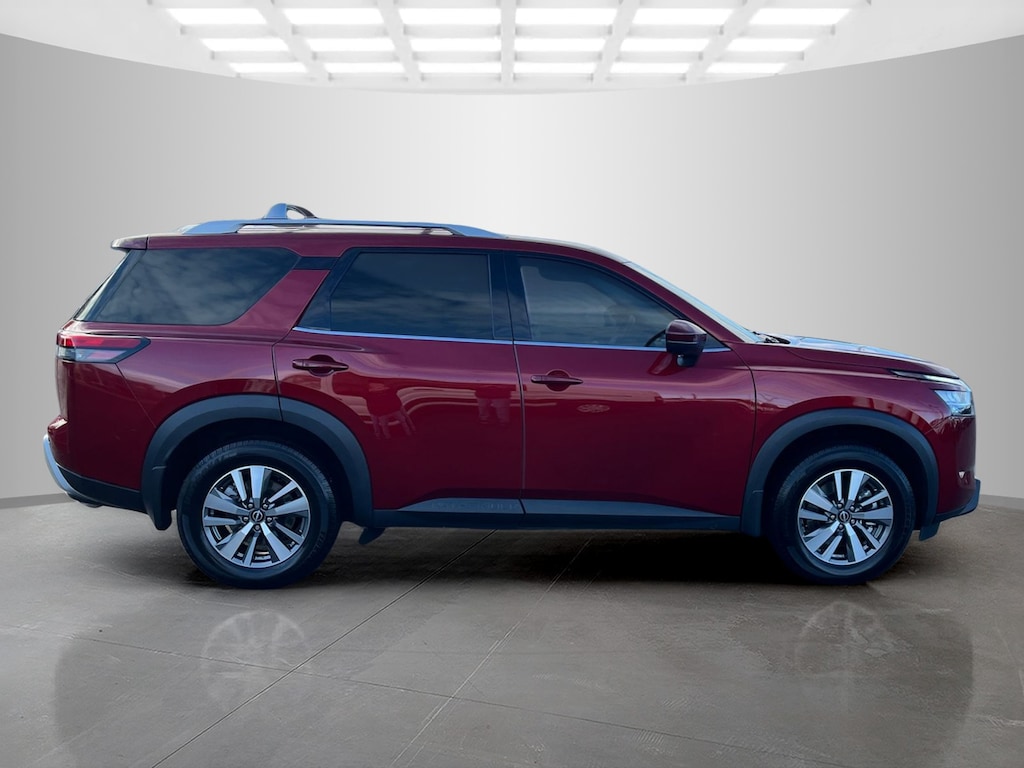 Used 2023 Nissan Pathfinder SL SUV