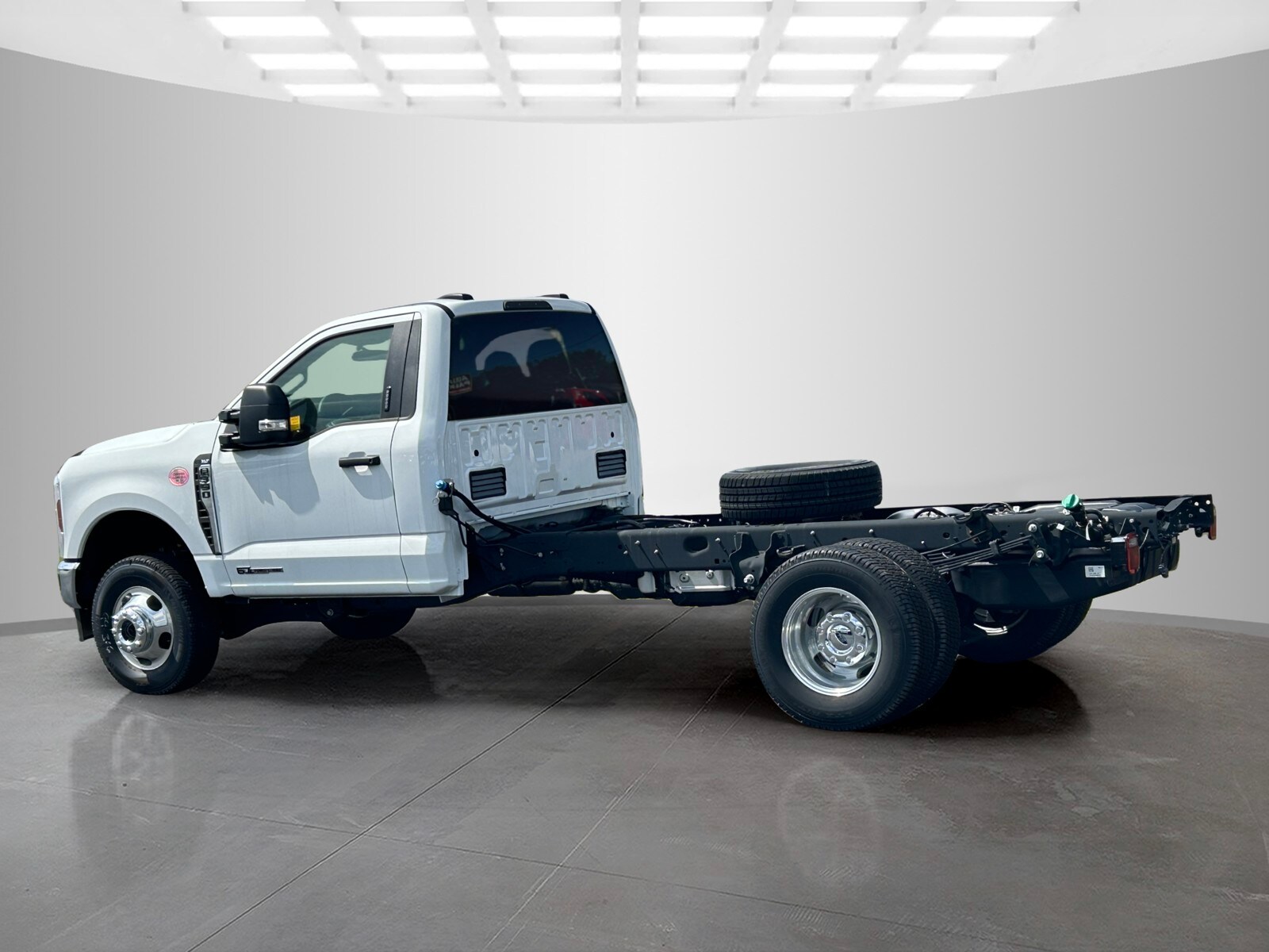2024 Ford F-350 XLT photo 4