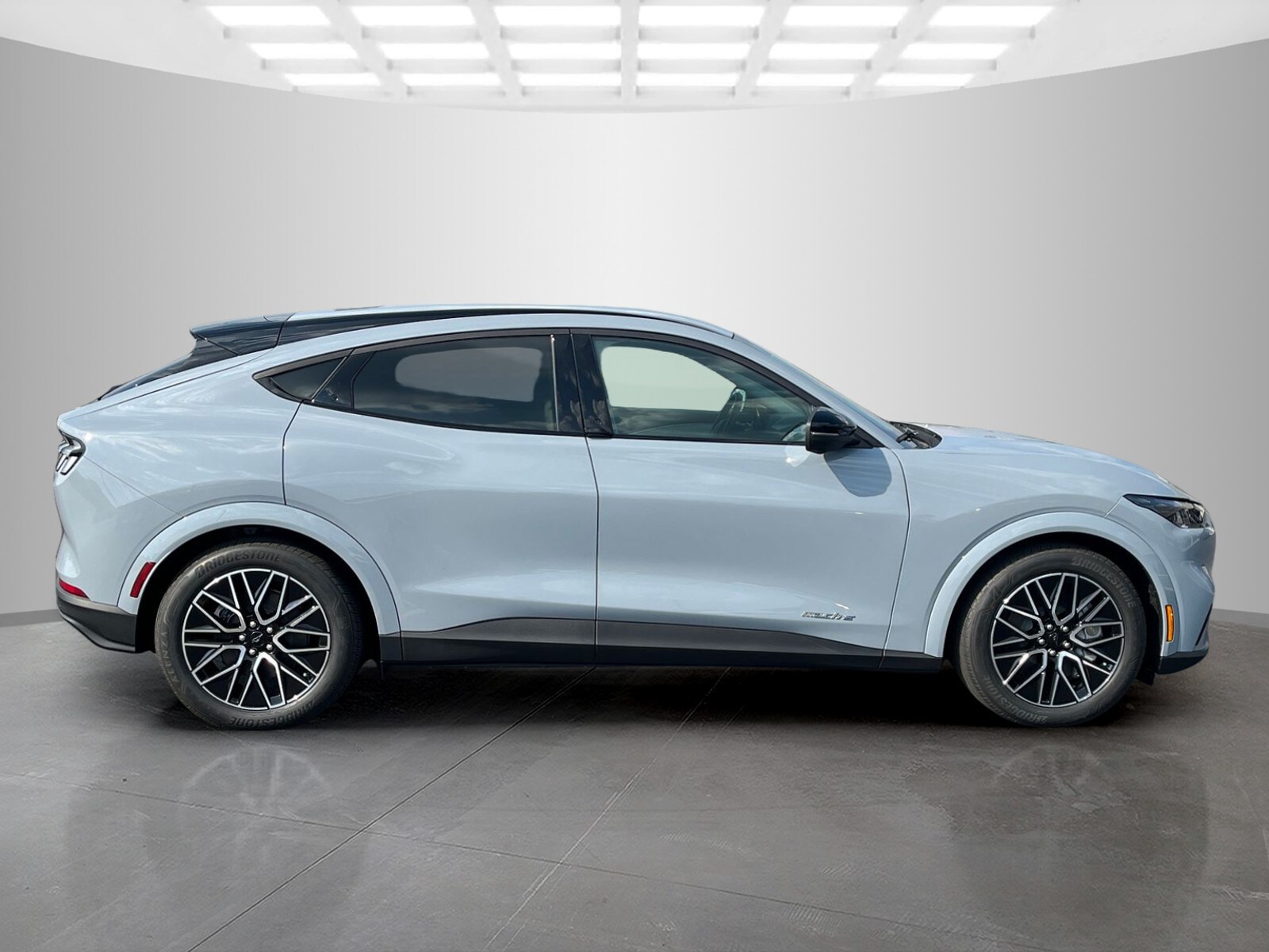 2025 Ford Mustang Mach-E Premium photo 3