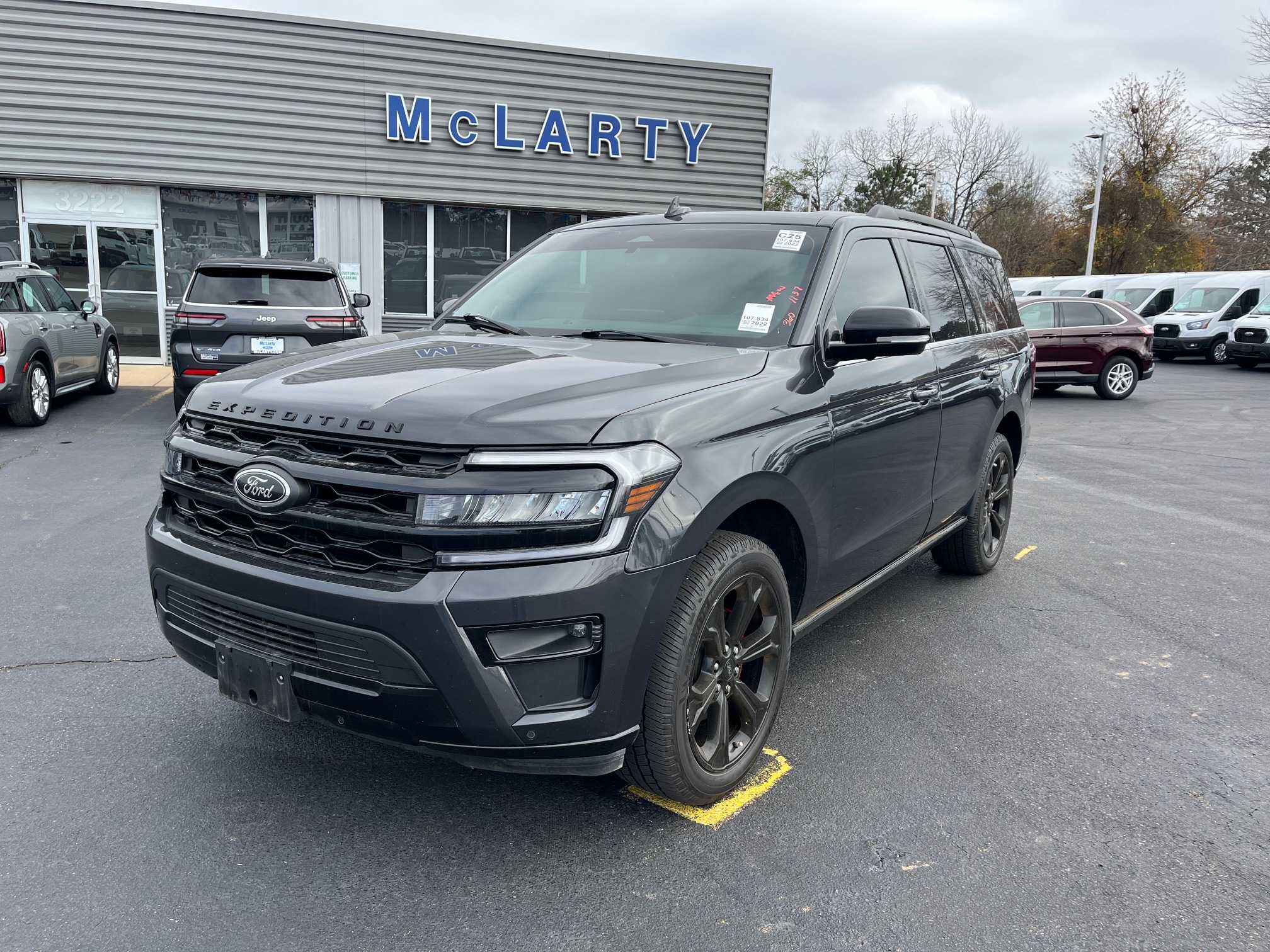 2022 Ford Expedition Limited's photo