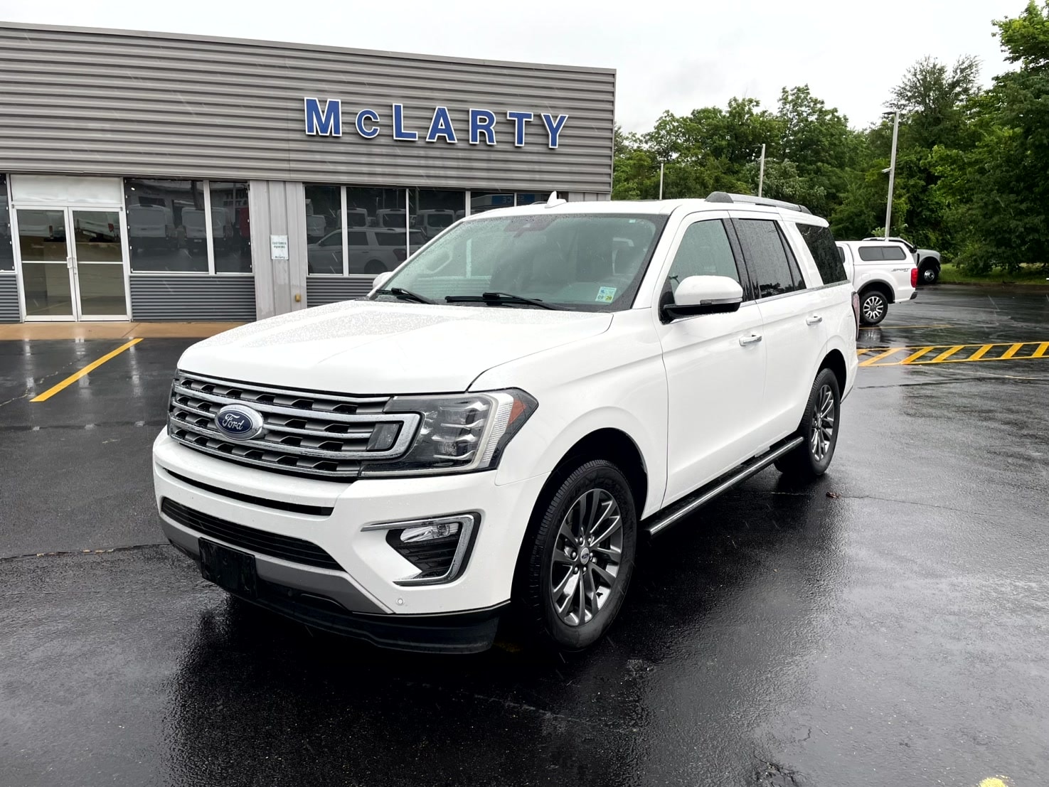 2021 Ford Expedition Limited's photo
