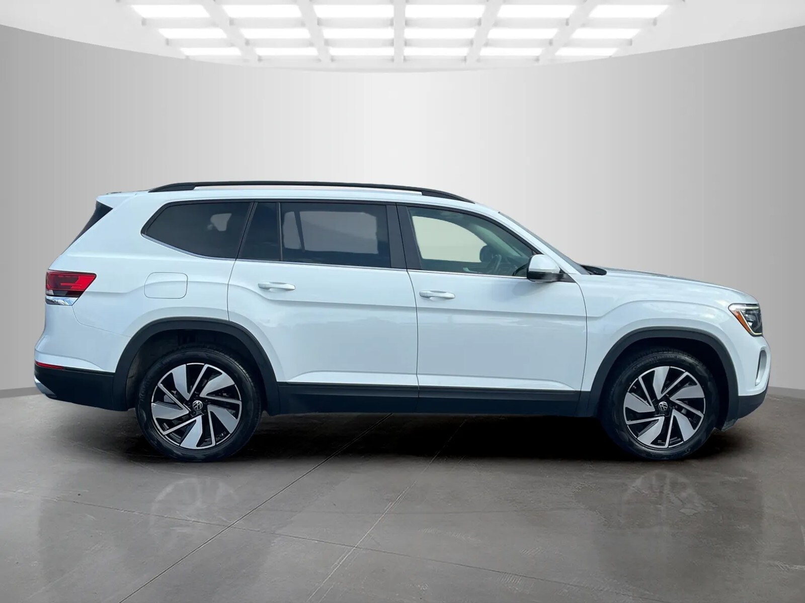 2024 Volkswagen Atlas SE Technology photo 2