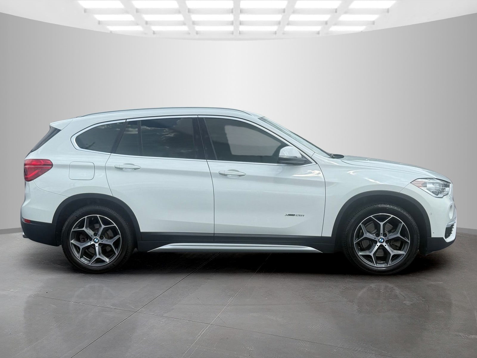 Used 2018 BMW X1 28i with VIN WBXHT3C35J5K29749 for sale in Texarkana, TX