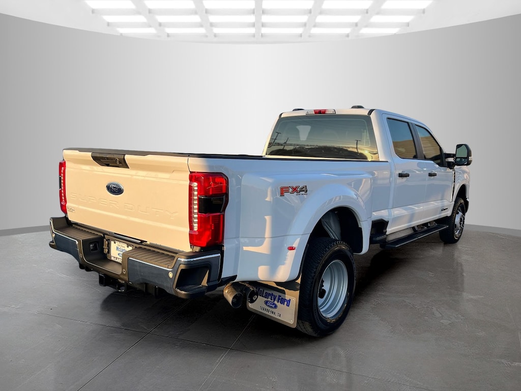 New 2026 Ford Super Duty F-350 DRW F-350 XL Crew Cab Pickup