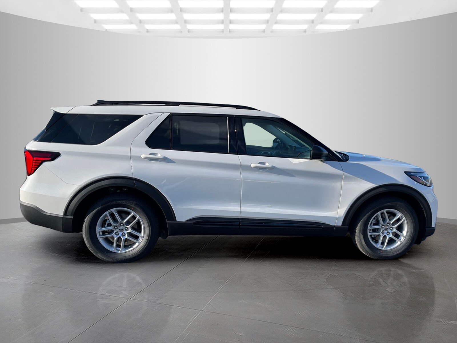 2026 Ford Explorer photo 3