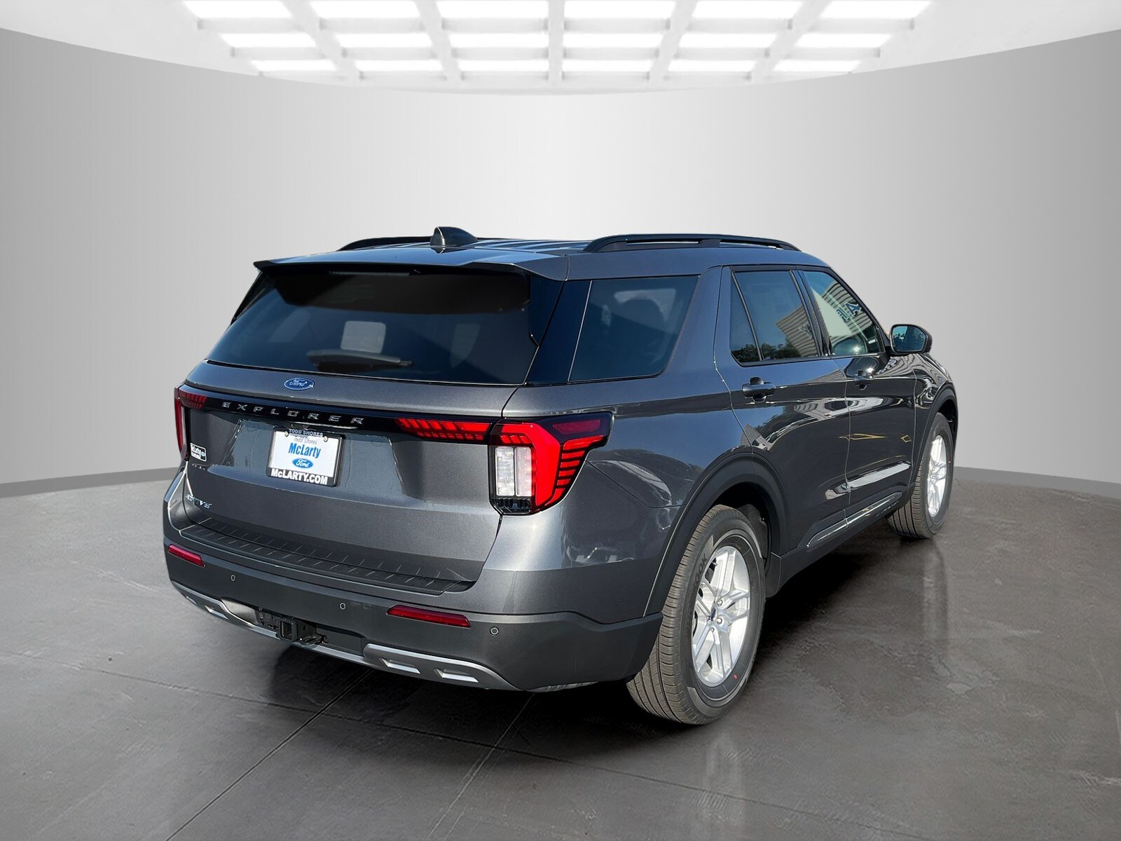 2025 Ford Explorer photo 3