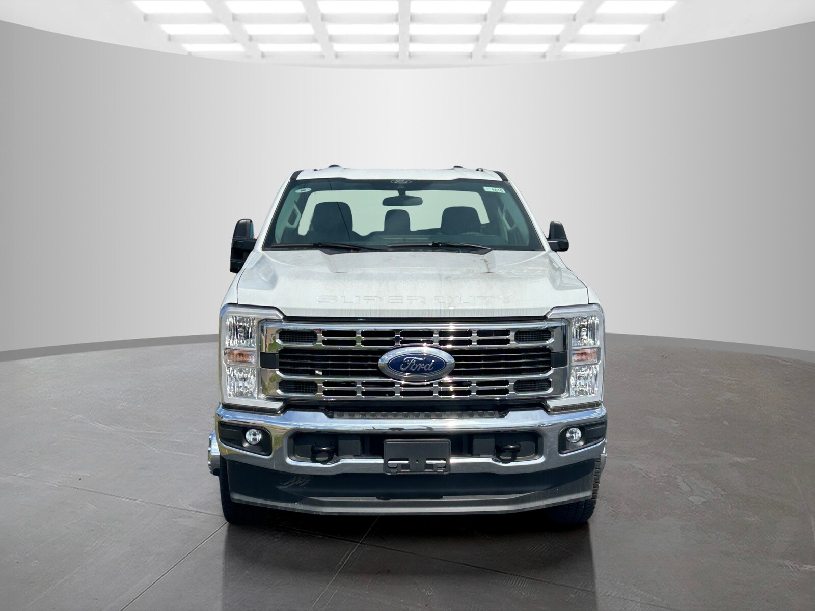 2024 Ford F-350 XLT photo 2