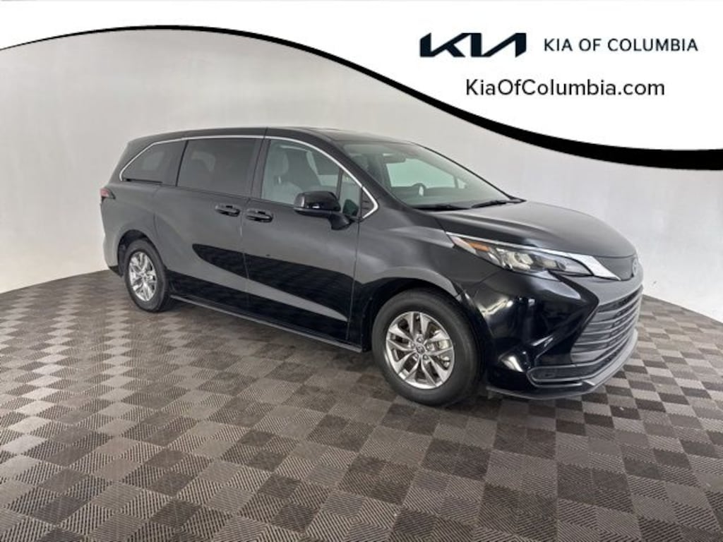 Used 2025 Toyota Sienna LE Minivan/Van