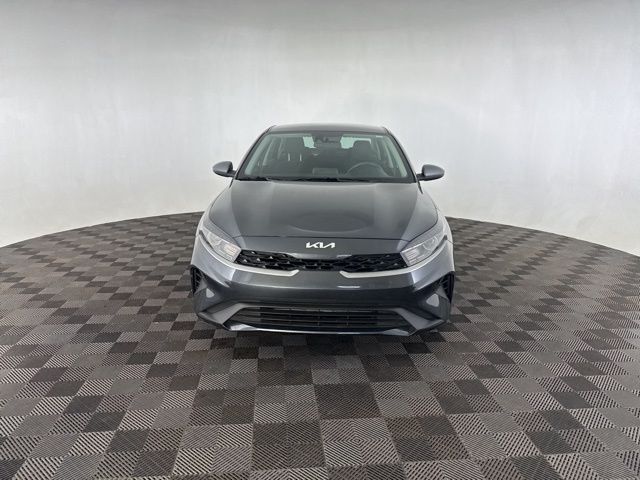 2024 Kia Forte LXS photo 2