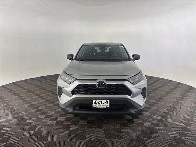 2022 Toyota RAV4 LE photo 2