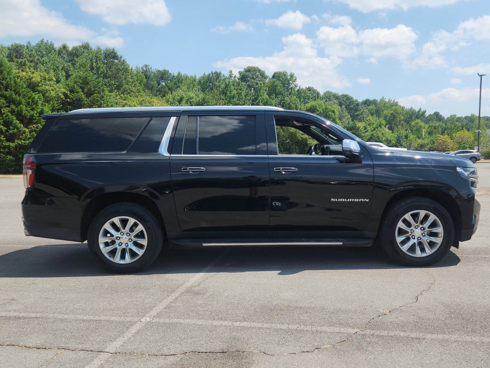 2021 Chevrolet Suburban Premier photo 2