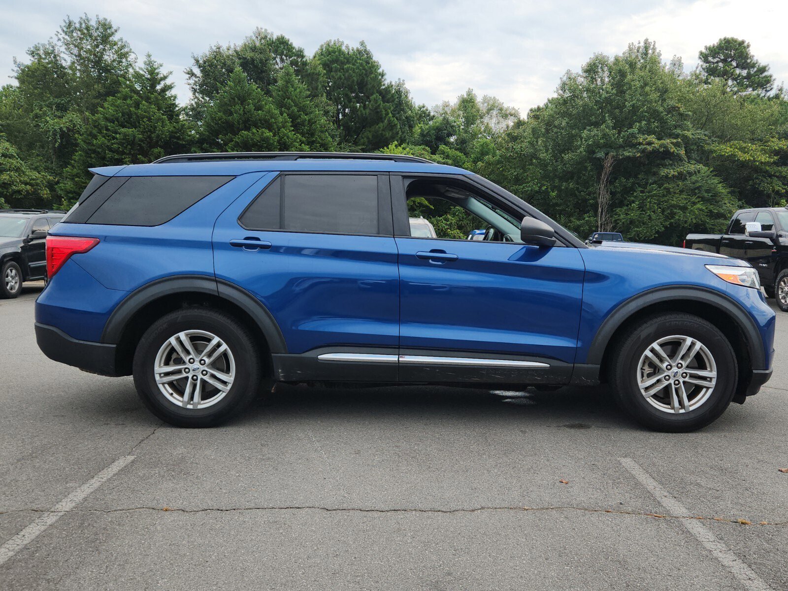 2020 Ford Explorer XLT photo 2
