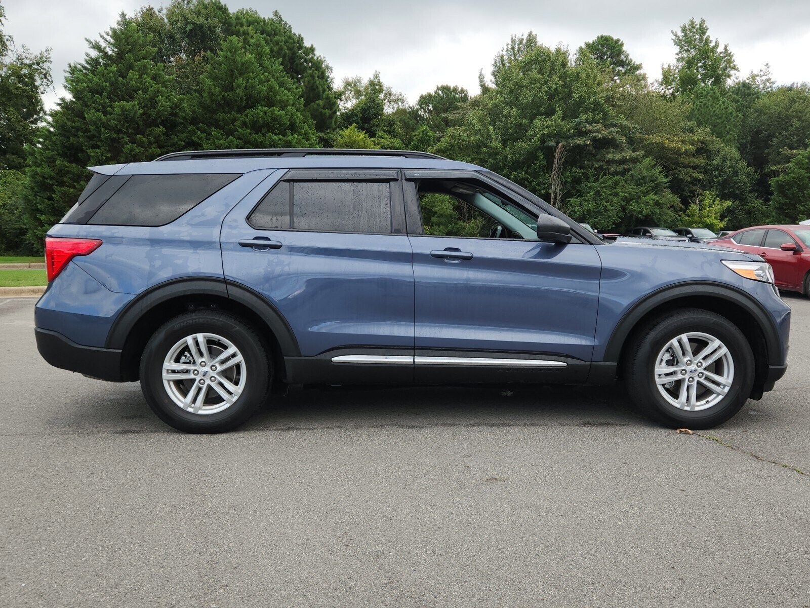 2021 Ford Explorer XLT photo 2