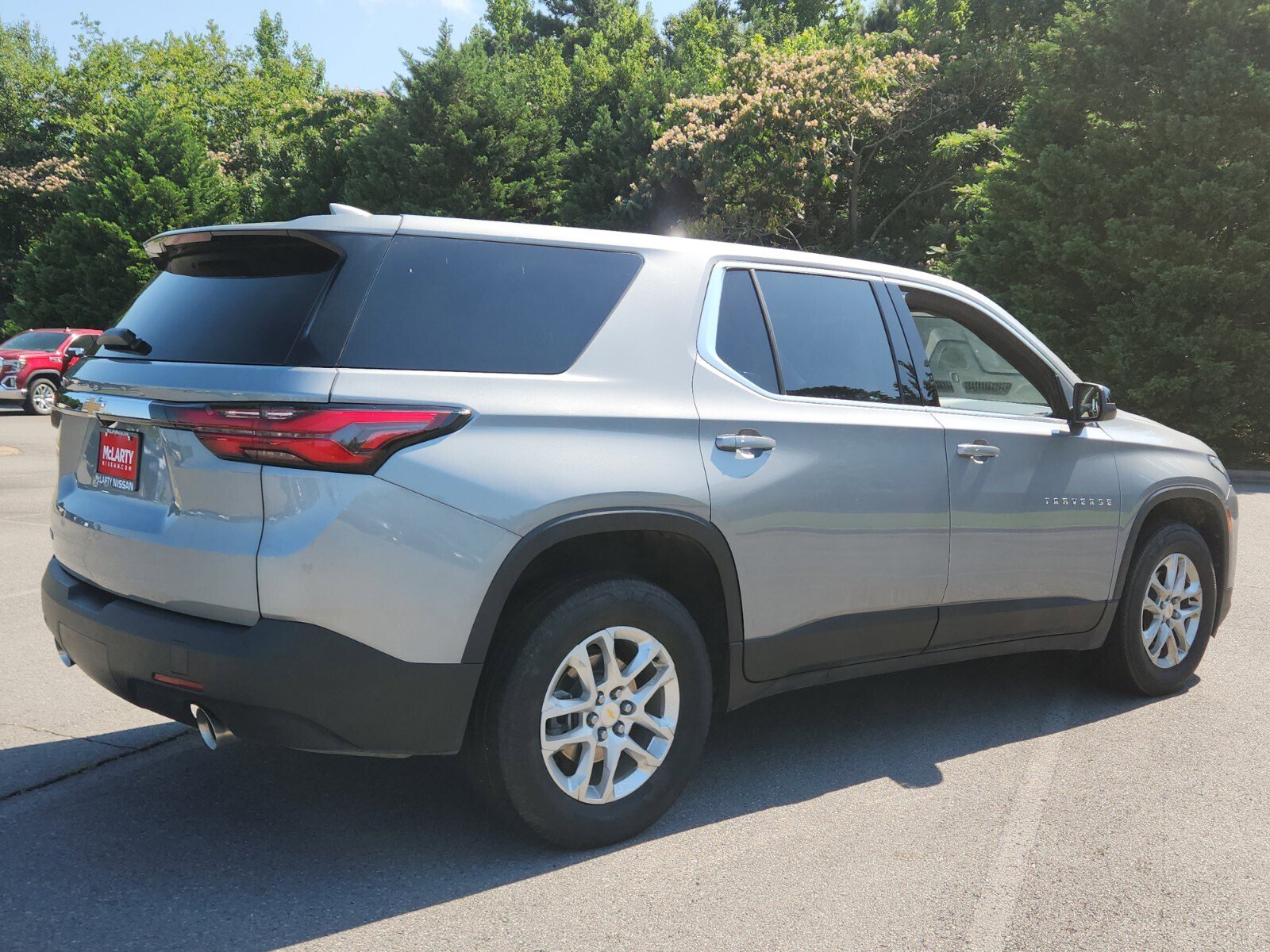 2023 Chevrolet Traverse LS photo 3