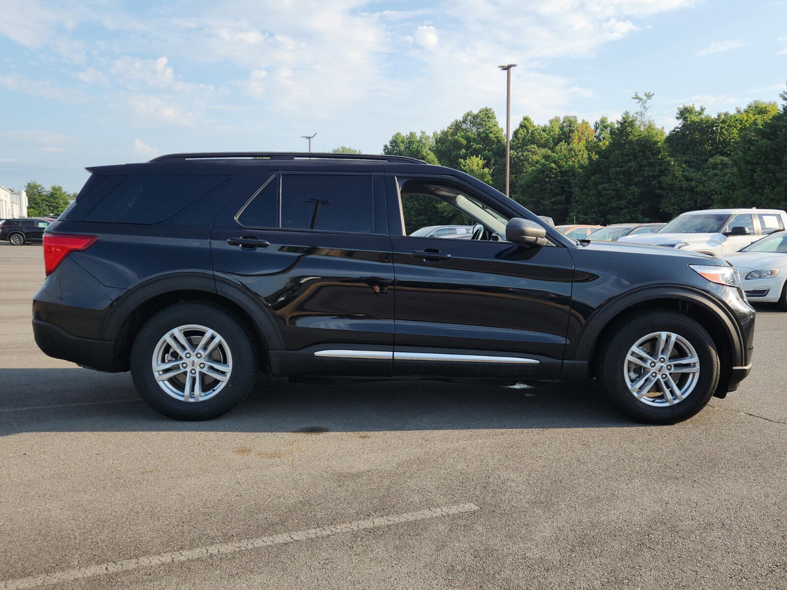 2023 Ford Explorer XLT photo 2