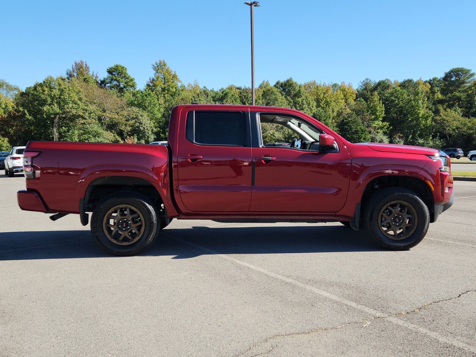2024 Nissan Frontier SV photo 2