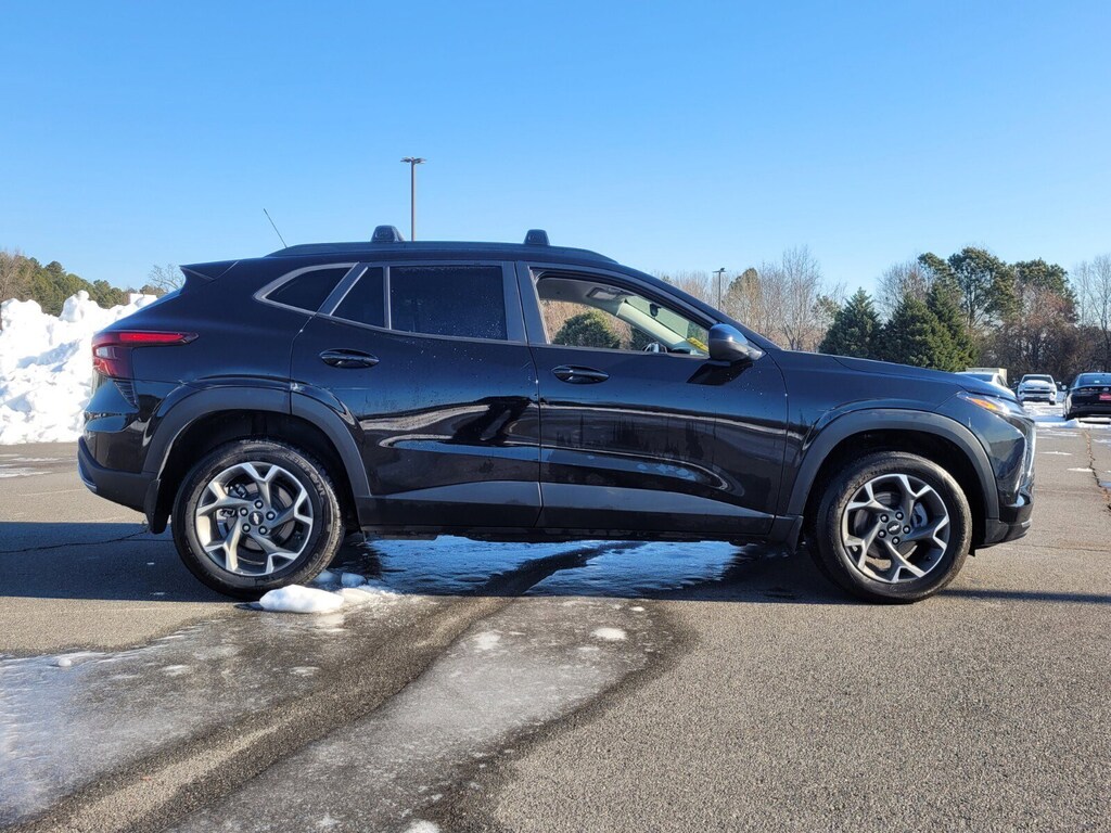 Used 2024 Chevrolet Trax LT SUV