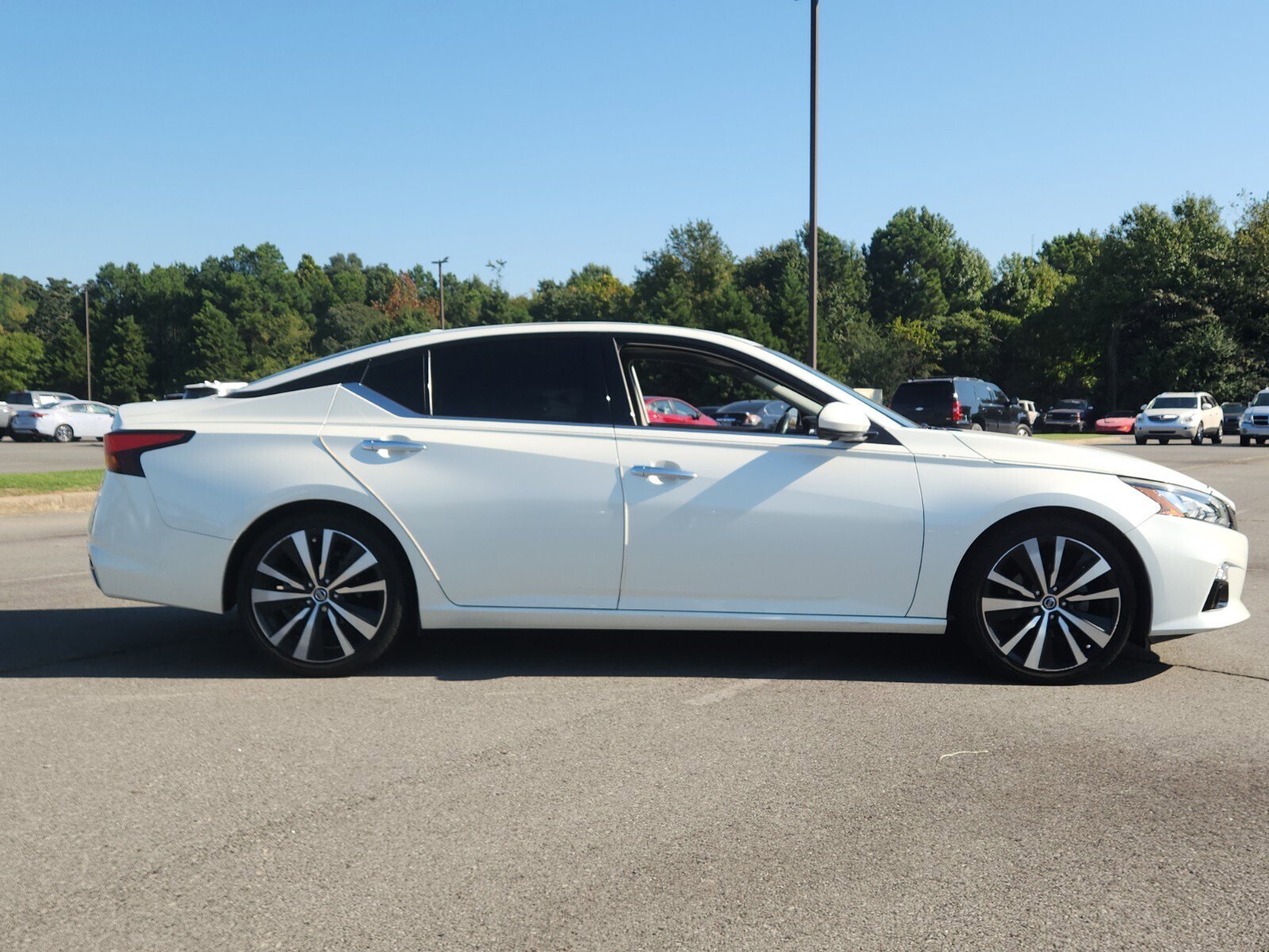 2019 Nissan Altima 2.5 Platinum photo 2