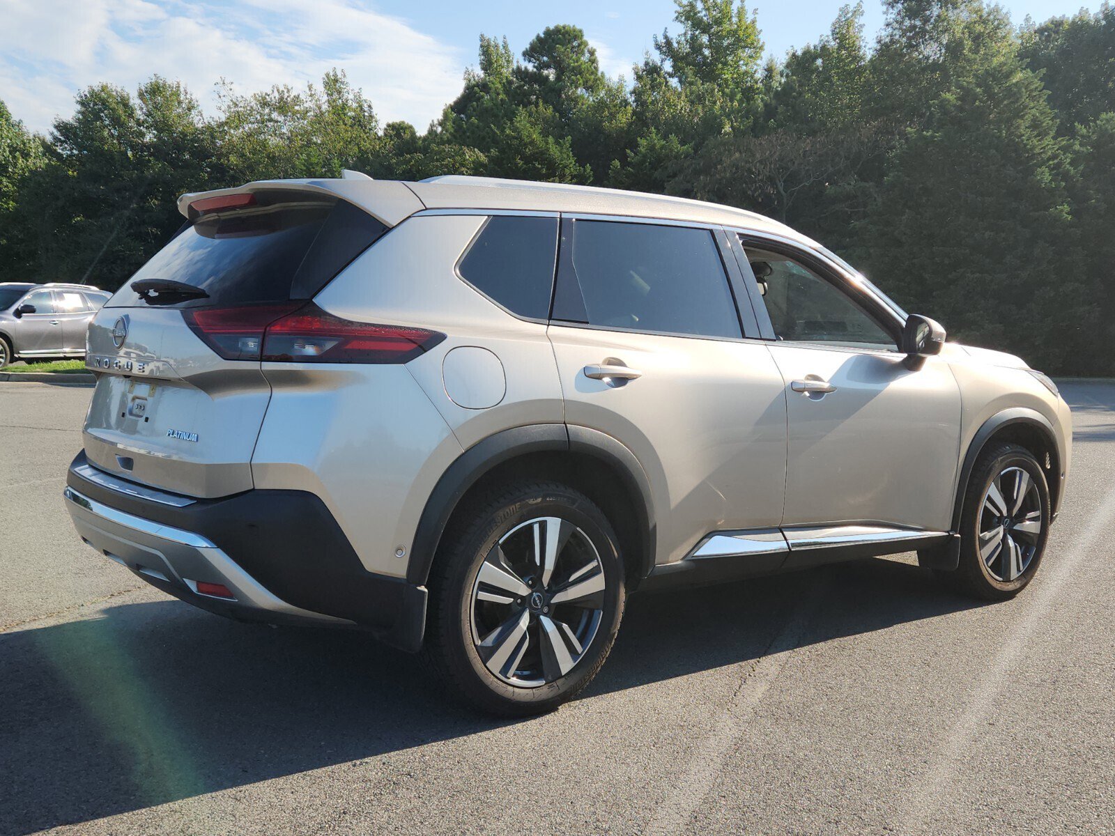 2023 Nissan Rogue Platinum photo 3