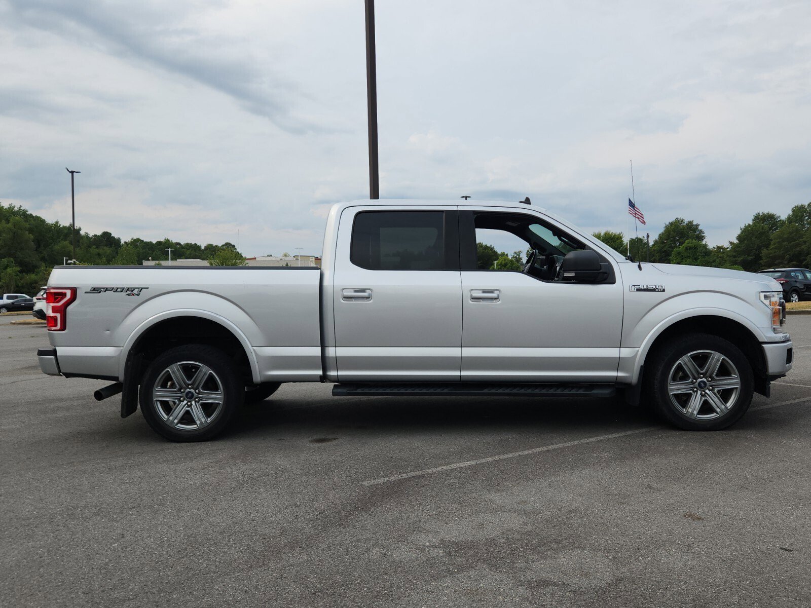 2019 Ford F-150 XLT photo 2